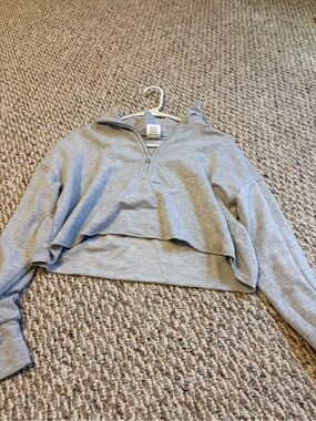 Aerie grey long sleeve shirt.
